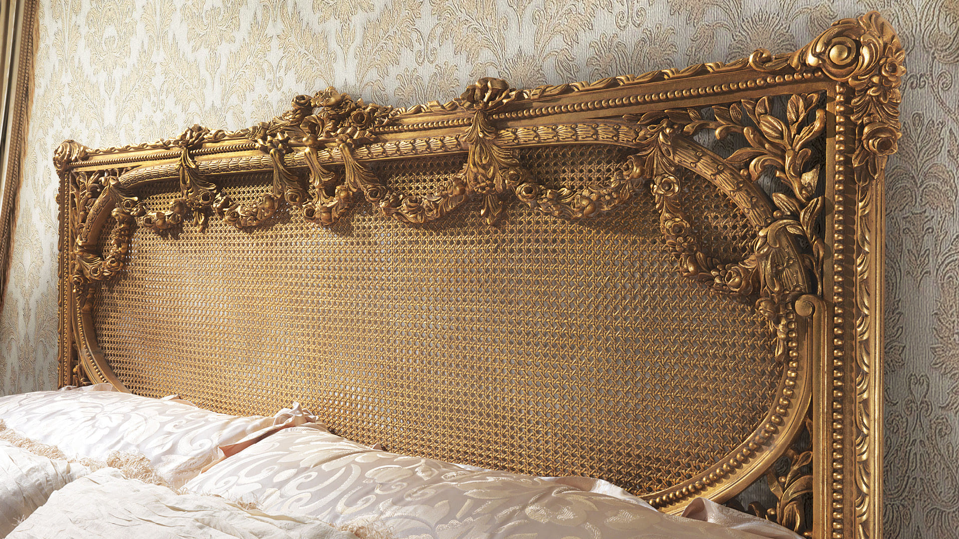 Кровать с резьбой из венской соломки Фабрика ANGELO CAPPELLINI Gabrieli 